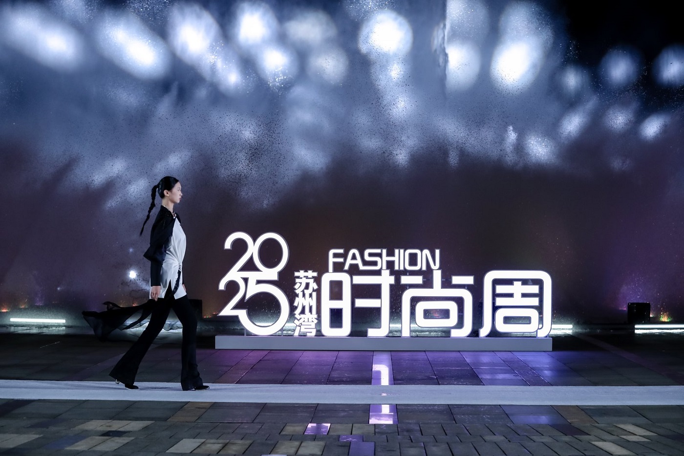 蜜思肤彩妆亮相苏州湾时尚大秀，以东方美学重塑“以妆养肤”哲学